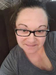 Ellen, 44